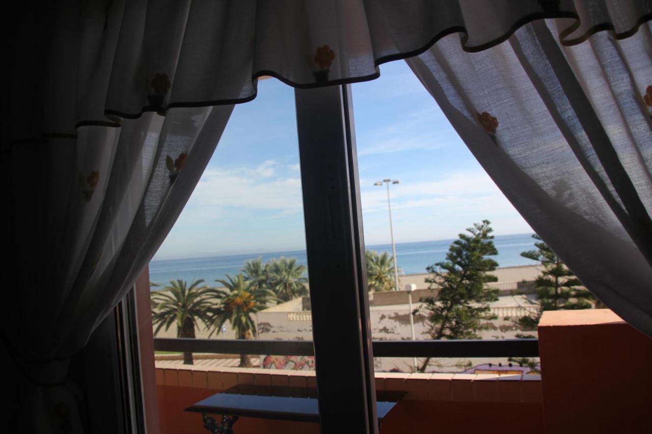 רוקאוטס דה מר Apartamento En Primera Linea De Playa, Con Vistas A La Playa Y Con Wifi מראה חיצוני תמונה