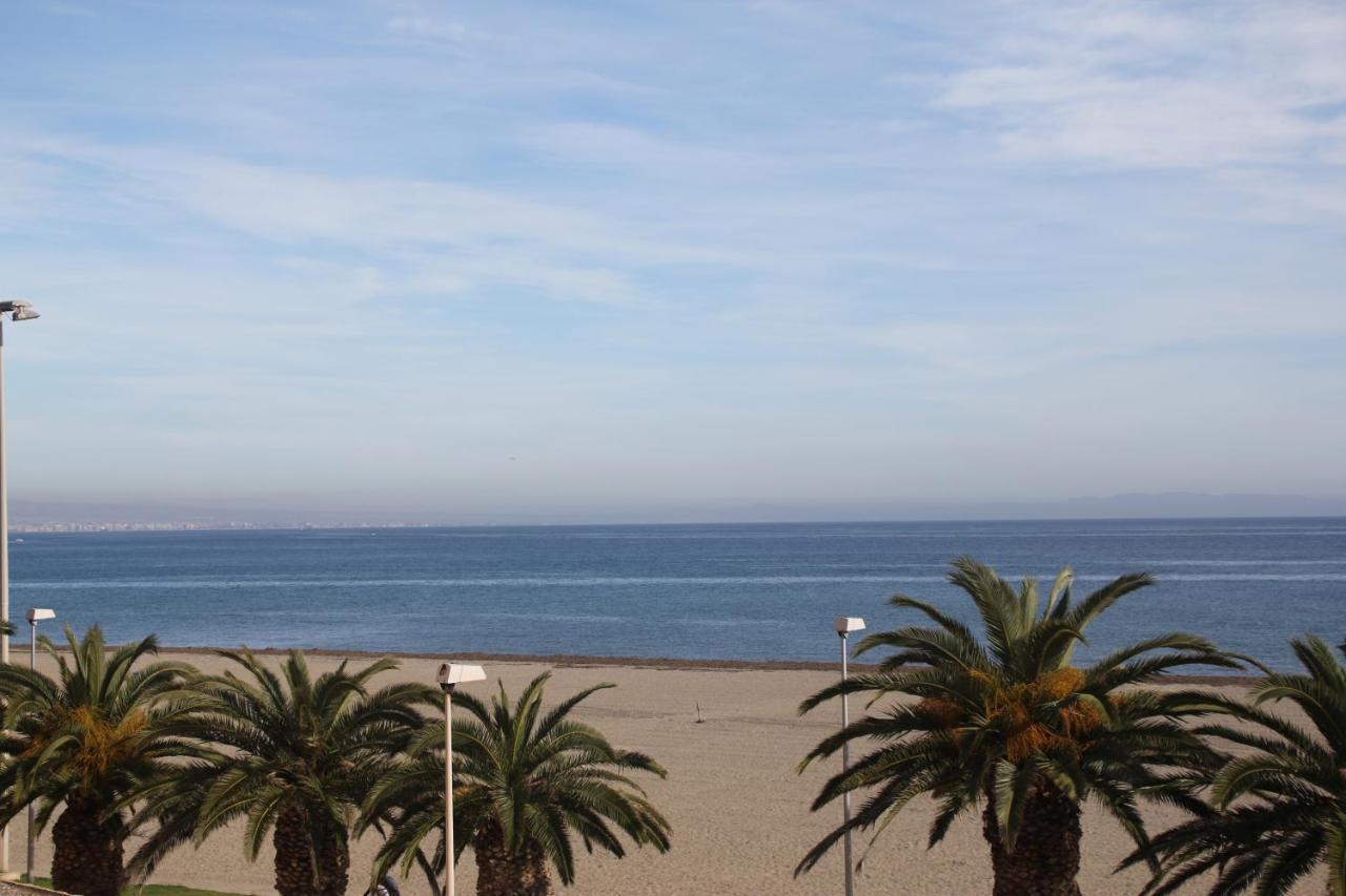 רוקאוטס דה מר Apartamento En Primera Linea De Playa, Con Vistas A La Playa Y Con Wifi מראה חיצוני תמונה